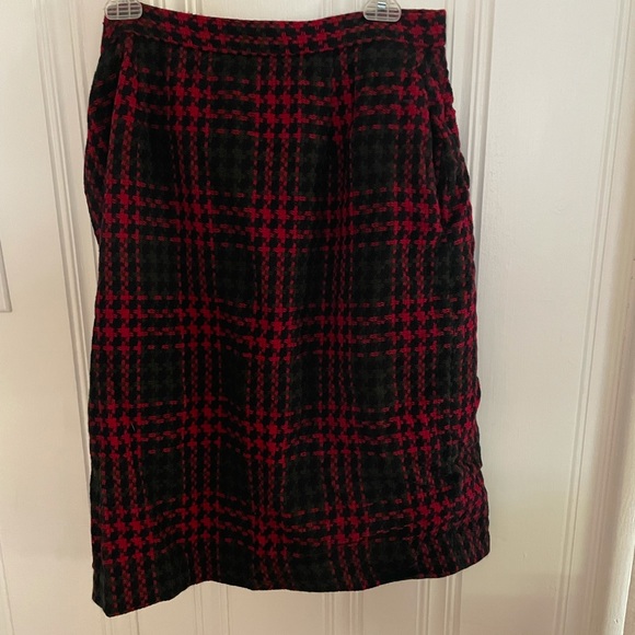 Women’s Jacket and Skirt Suit - Picture 3 of 5